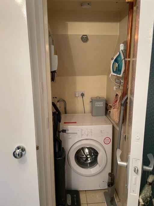 Cute And Cosy 2 Bed * Honley
