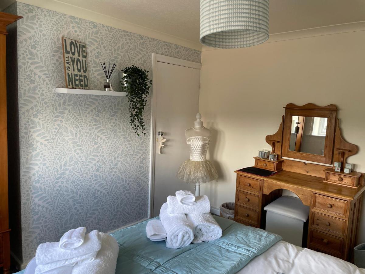 Cute And Cosy 2 Bed Holiday home Honley